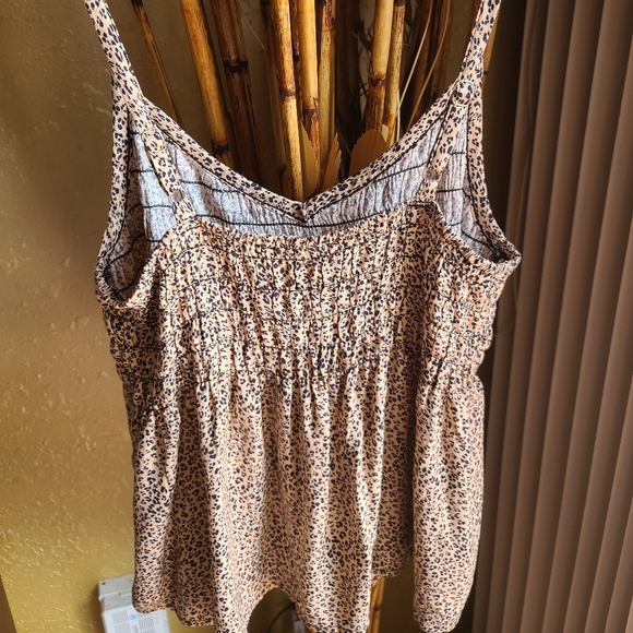 Urban Romantic Cheetah Shirt! Size Large - Picture 2 of 3